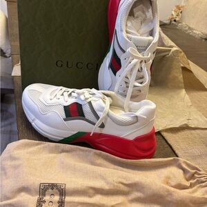 Gucci Men’s Leather Sneakers with Dust Bags, box , and Laces.